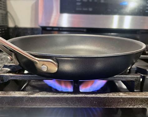 what kind of cookware is best for a gas stove